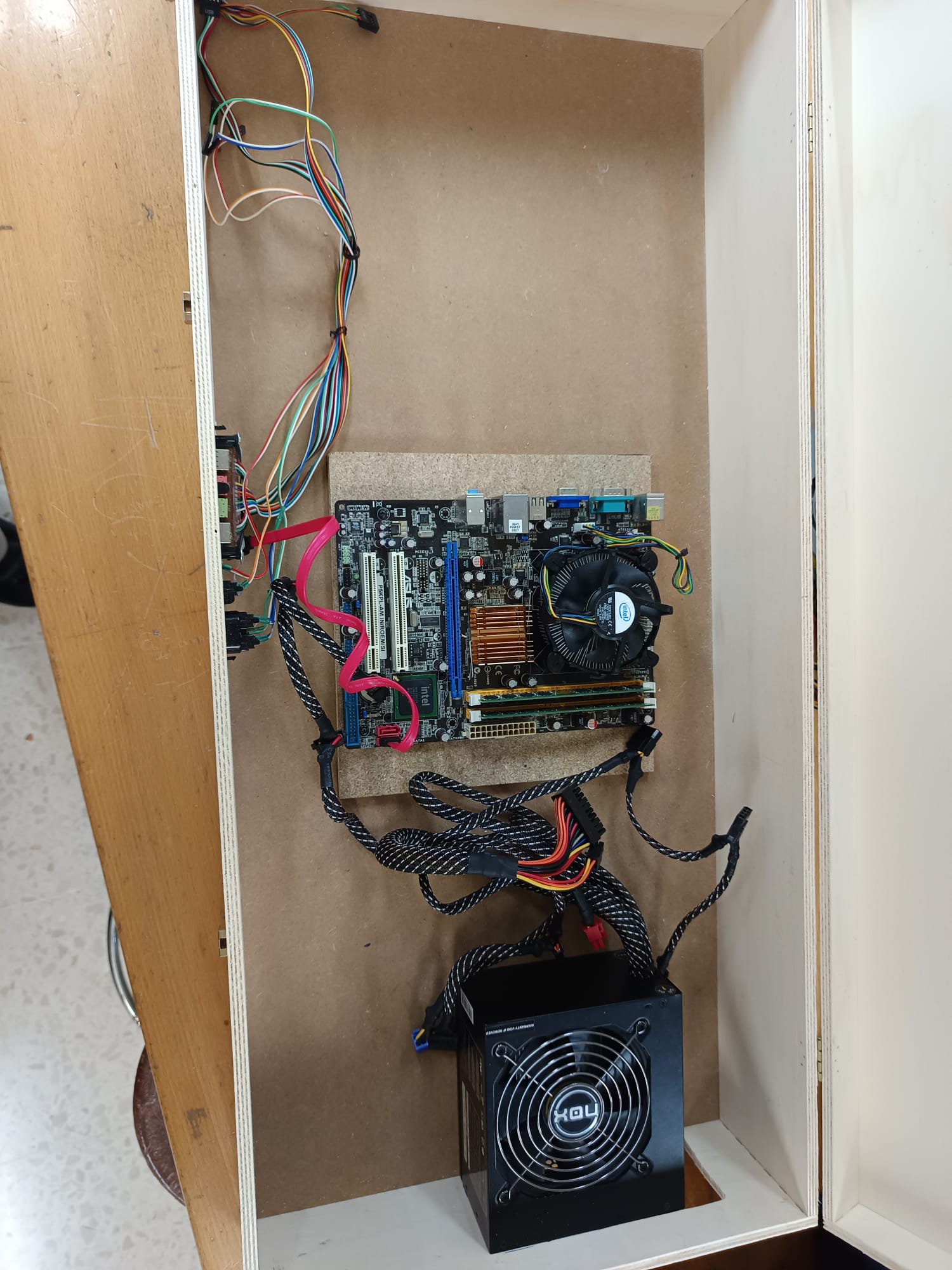 Pc en Caja de Madera